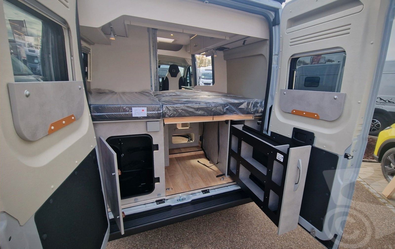 Fahrzeugabbildung Crosscamp Camper Van 540 Opel Rahmenfenster