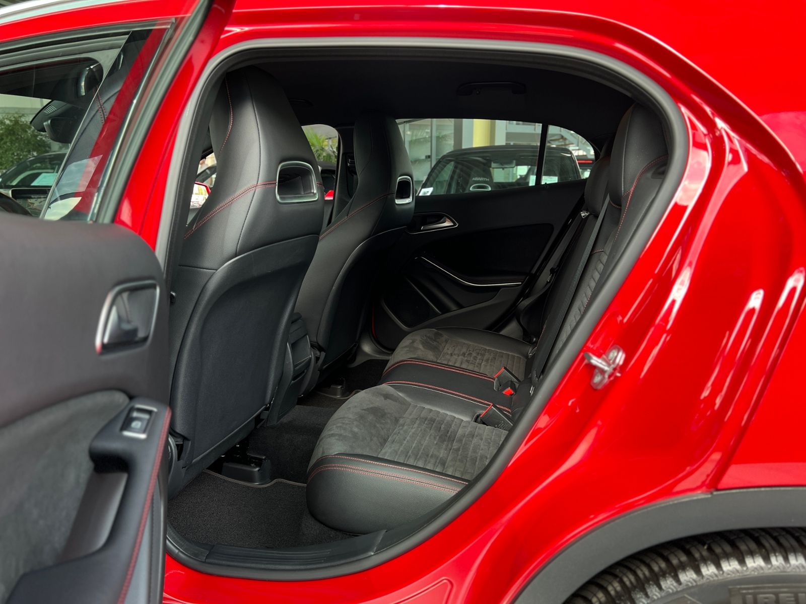Fahrzeugabbildung Mercedes-Benz GLA 250 AMG Line STNDHZ 360° LED NAV SHZ 19"