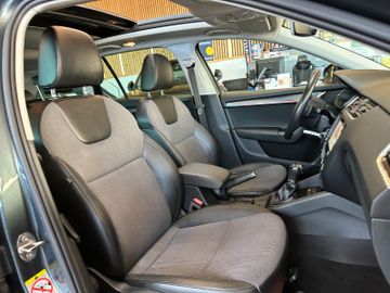 Skoda Octavia Combi *PANO*ACC*NAVI*LED*2-ZONEN*