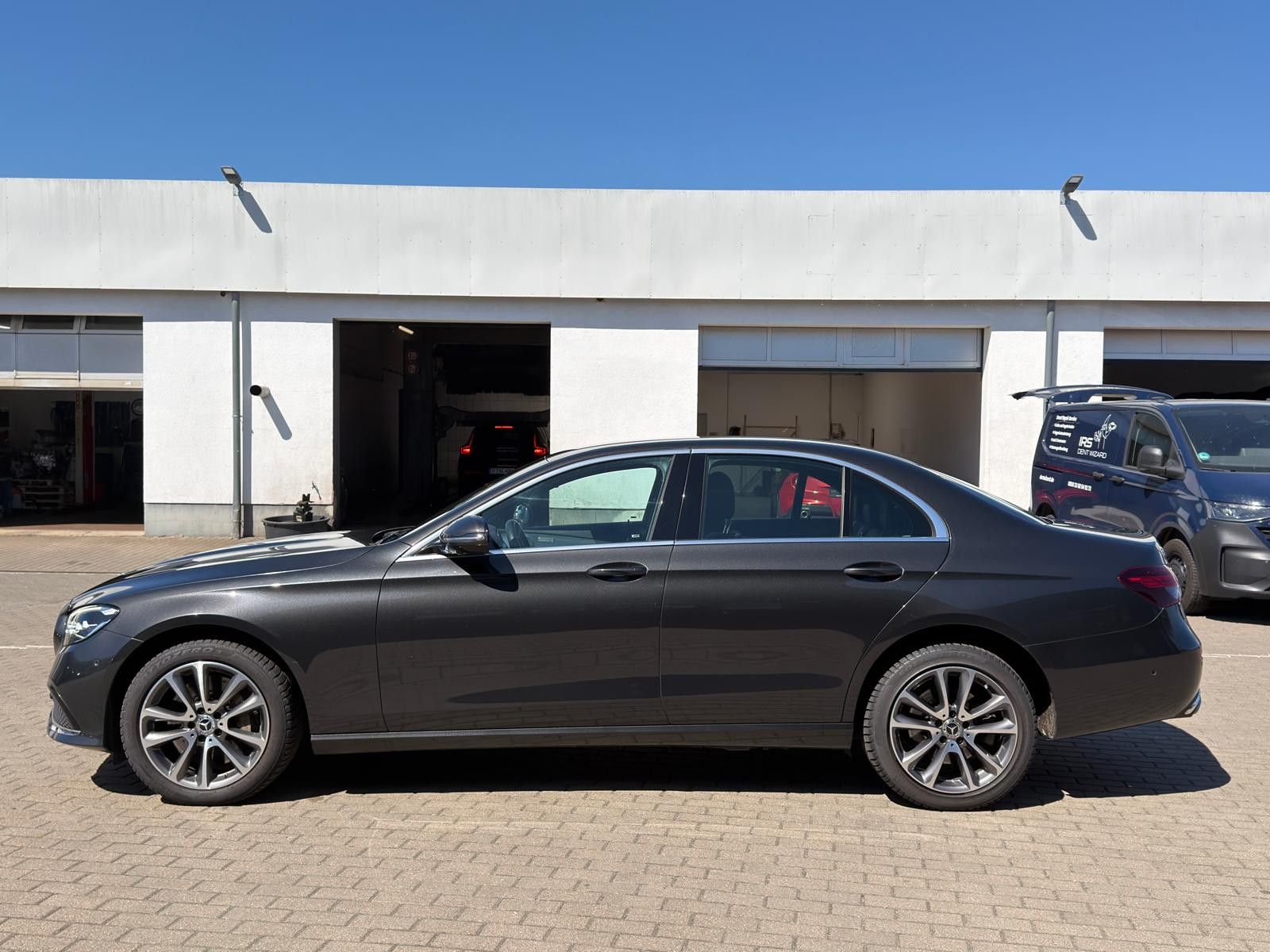 Fahrzeugabbildung Mercedes-Benz E 300 E Lim*Avantgarde*E 300 de 4Matic*360*Burm.