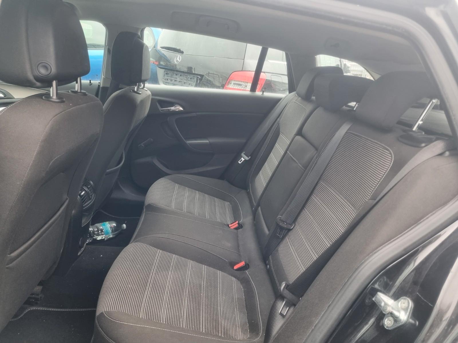 Opel Insignia 2010 — photo 12