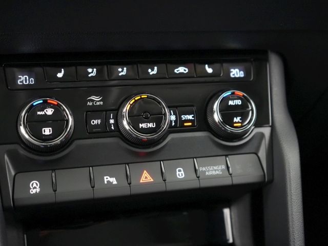Karoq SELECTION TSI DSG+LED LICHT+NAVI+RÜCKFAHRK