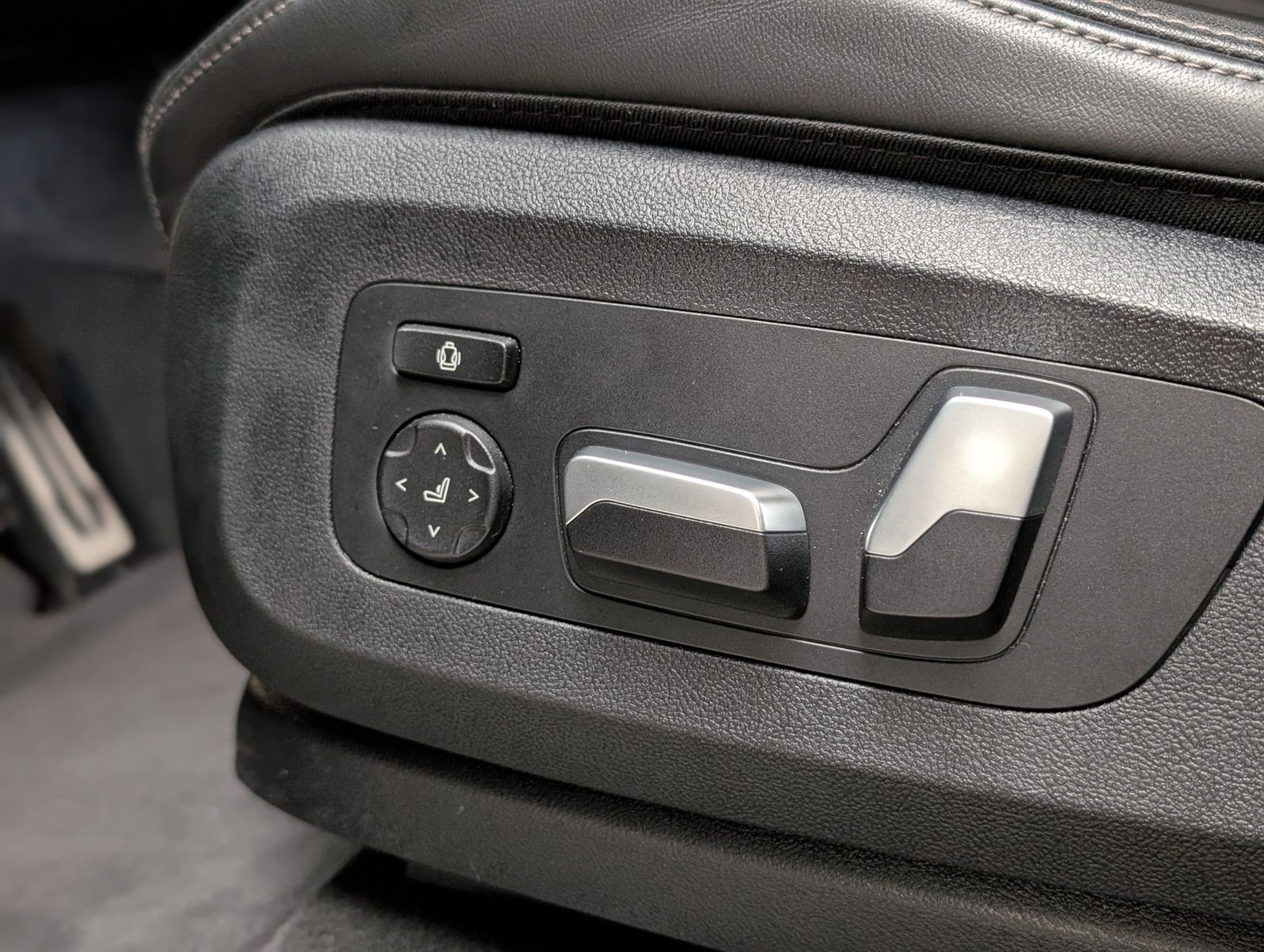 Fahrzeugabbildung BMW X5 30d xDrive M-Sport Innovati AHK H&K UPE:105T€