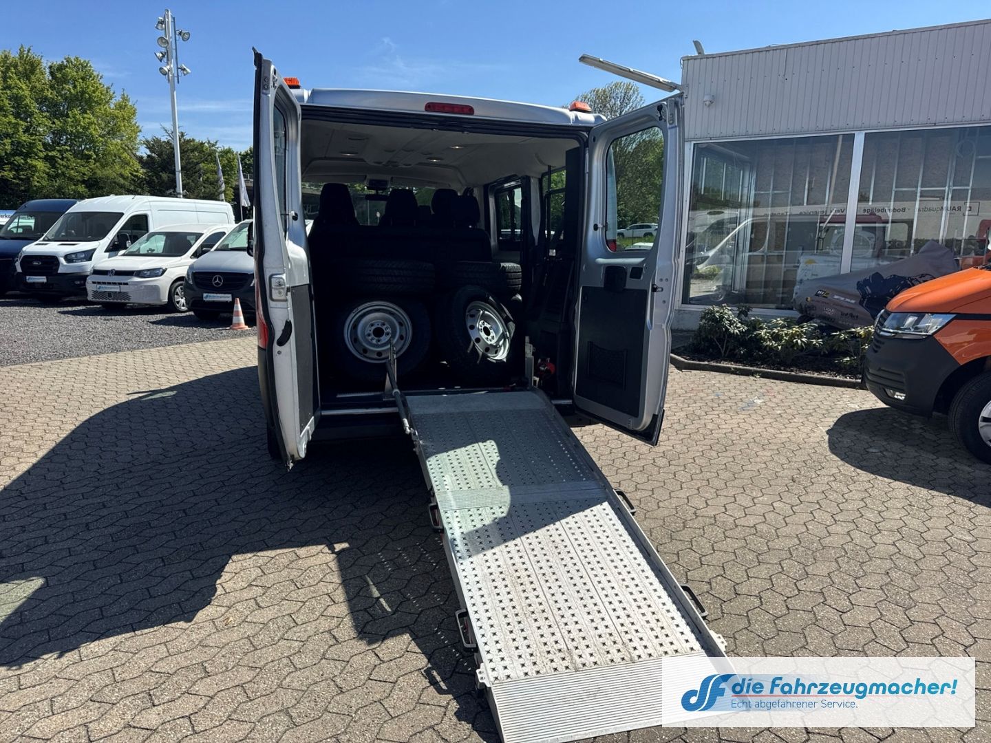 Fahrzeugabbildung Peugeot Boxer Kasten 330 L1H1 Pro BlueHDi 140 Stop&Start