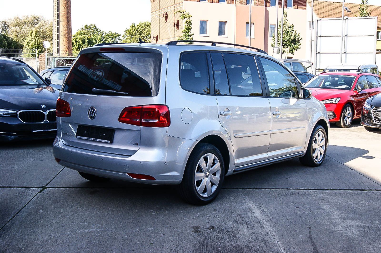 Fahrzeugabbildung Volkswagen Touran 1.4 TSI PARKLENKASSISTENT WINTER 1.HAND