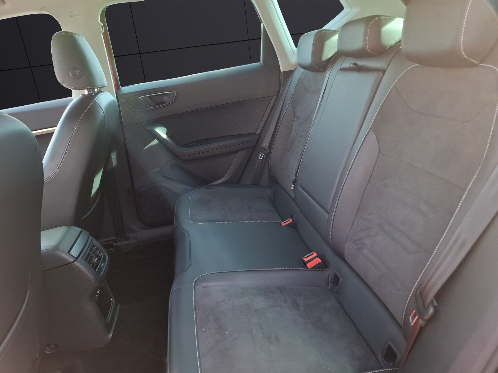 Fahrzeugabbildung SEAT Ateca TDI Xperience DSG LED AHK Navi ACC RFK bea