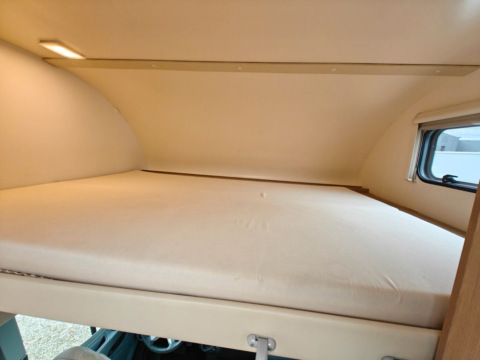 Fahrzeugabbildung Roller Team Kronos 275 - SAT, TV, Solar, 6 Sitz/Schlafplätze