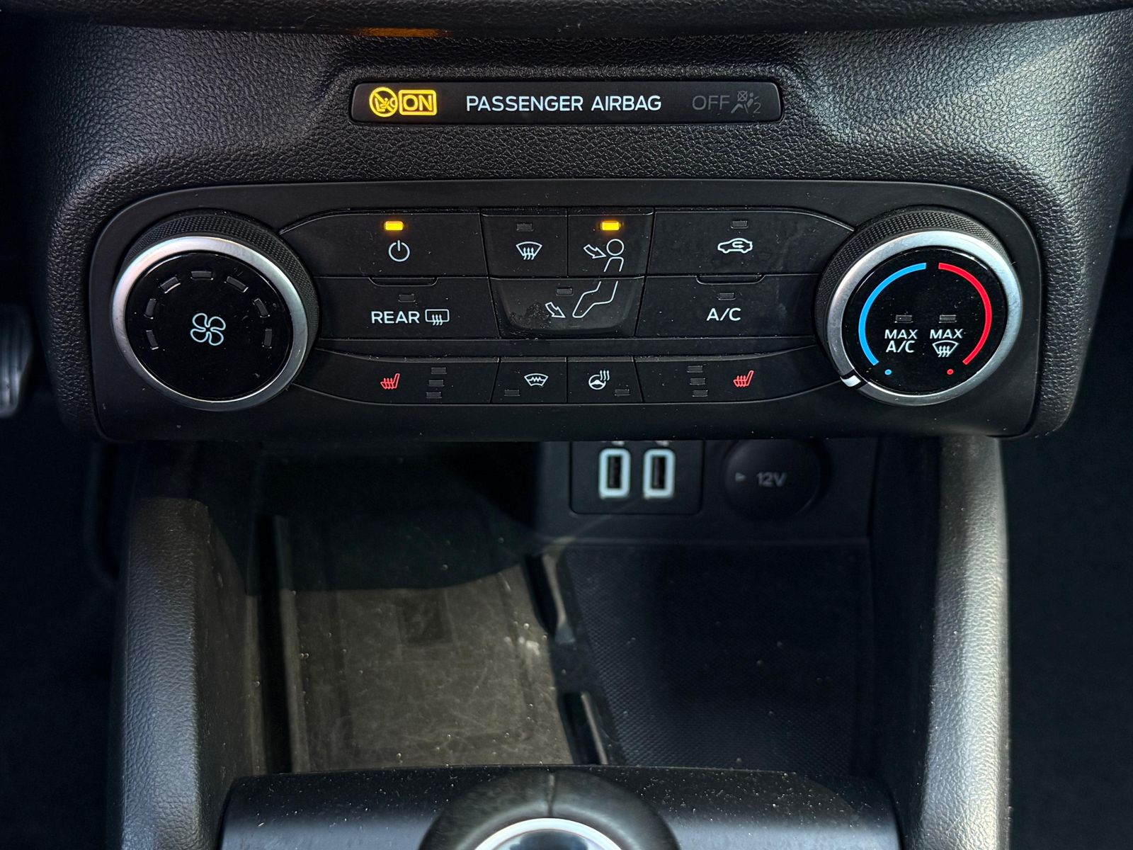 Fahrzeugabbildung Ford Focus 2.0 EB Cool & Connect LED+NAV+SHZ+KAM+CARP