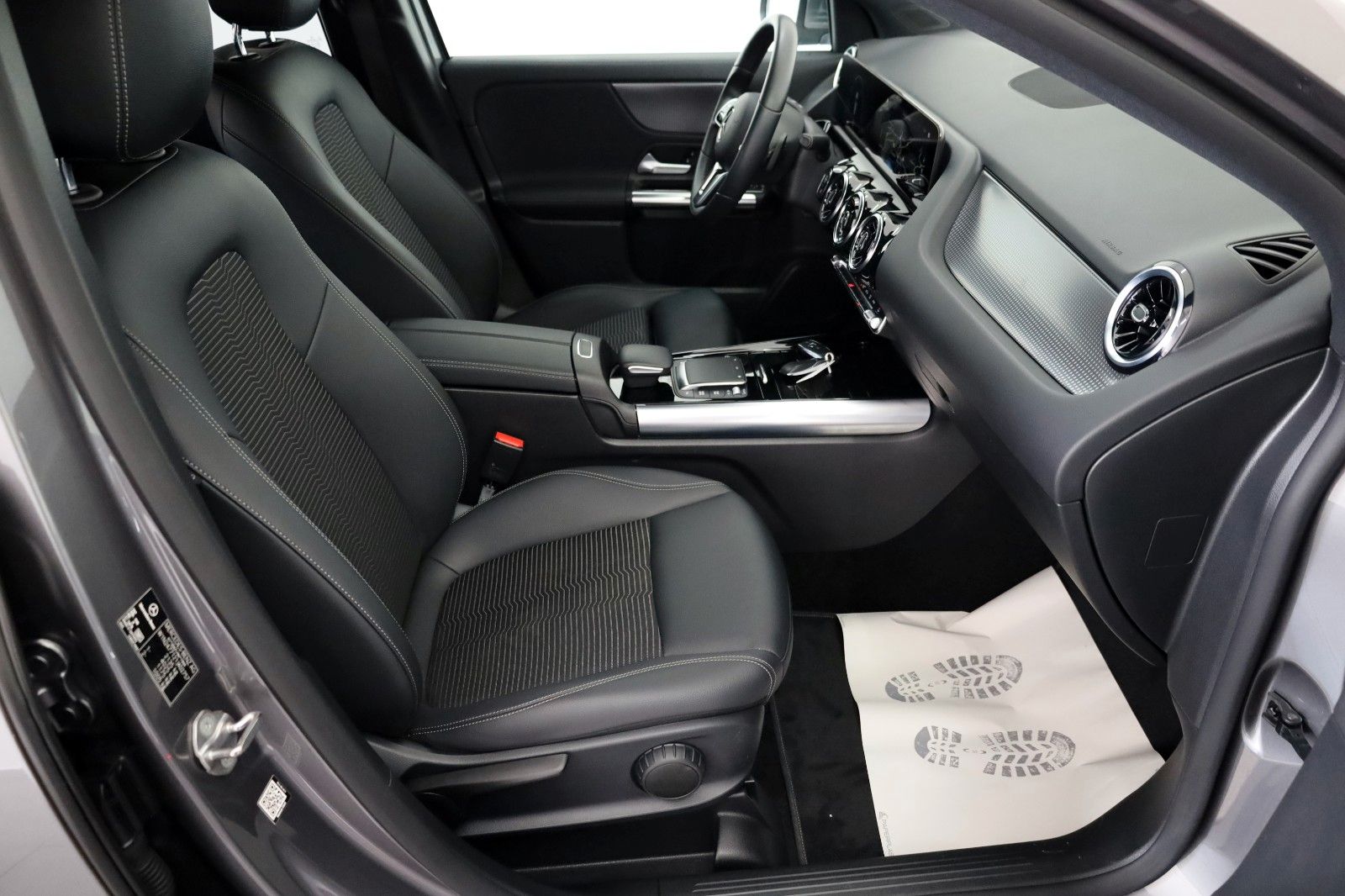 Fahrzeugabbildung Mercedes-Benz GLA 200 d, Automatik, Teillled., Navi, LED, Kam
