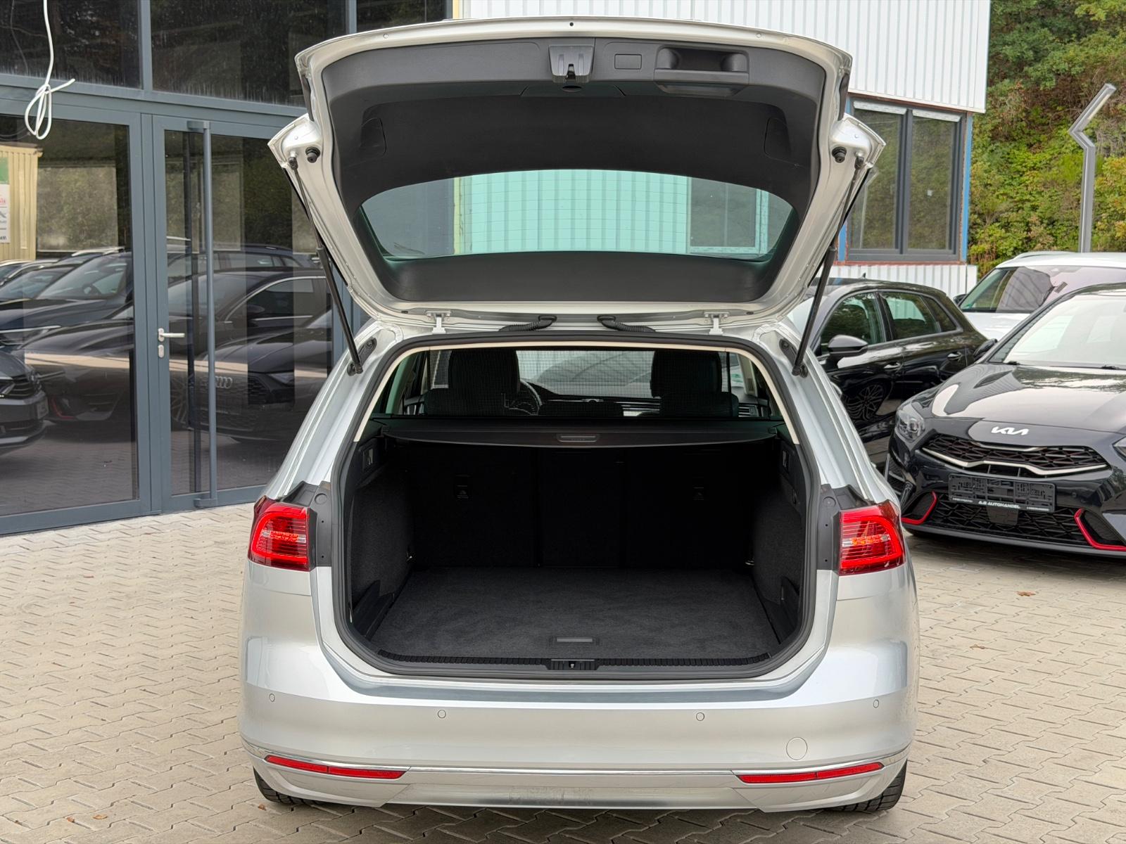 Volkswagen Passat Variant Highline/2,0 TDI 150PS/88120km/!
