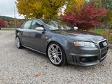Audi RS4 V8 4,2 Liter - Audi RS4 mit Benzin-Antrieb: mit Navigationssystem, Limousine