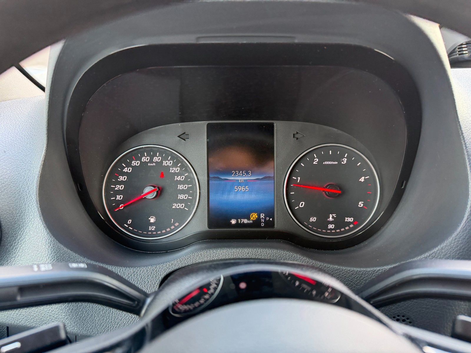 Fahrzeugabbildung Mercedes-Benz Sprinter 317 CDI 9G 3665 AHK3,5to Schwingsitz