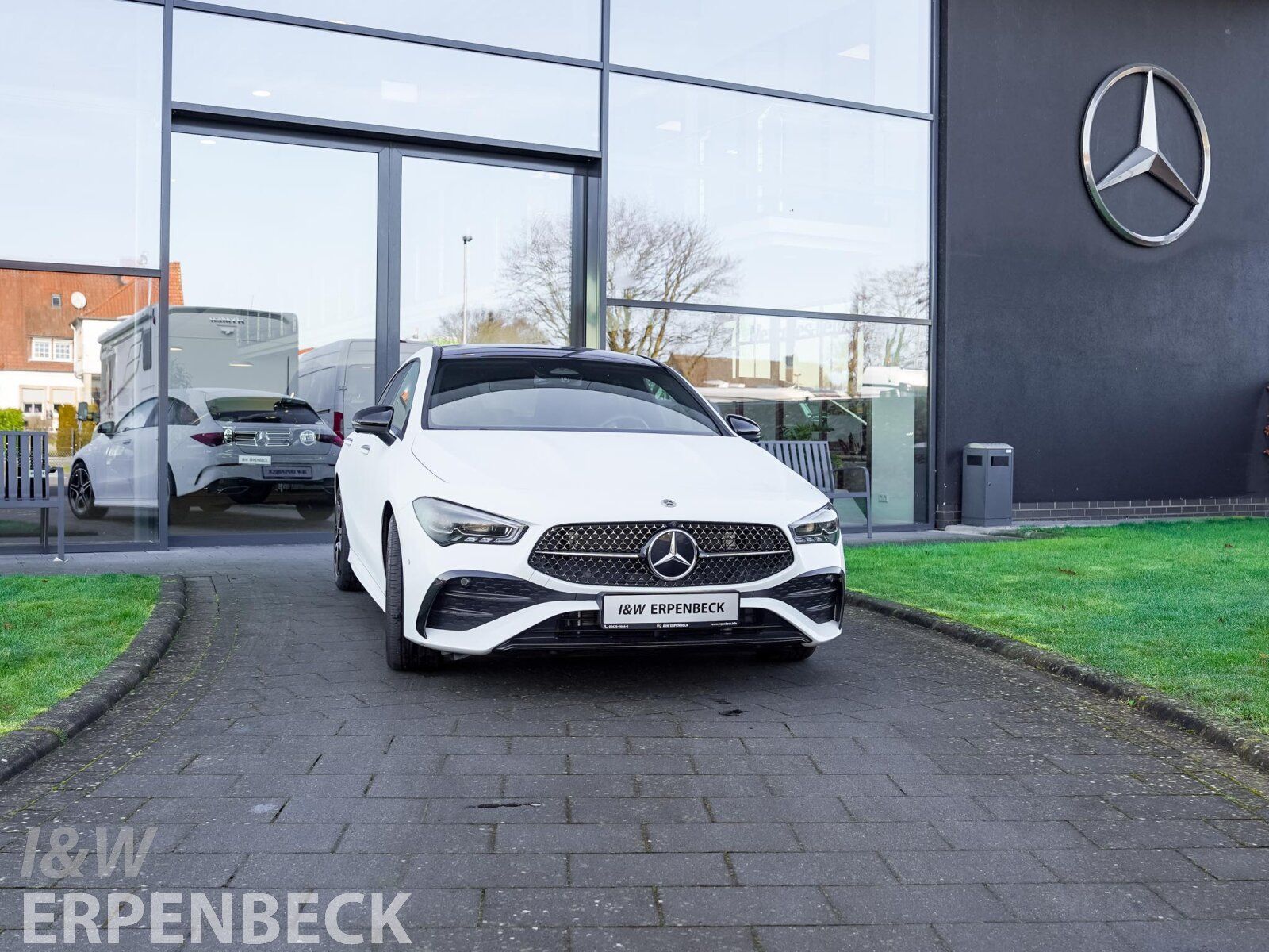 Fahrzeugabbildung Mercedes-Benz CLA 200 SB AMG 360° FAP Pano Night Distr Std.Hz.