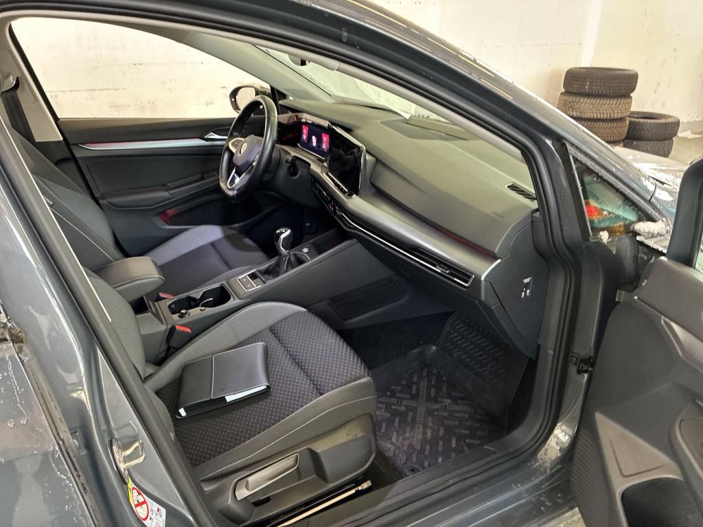 Fahrzeugabbildung Volkswagen Golf VIII TSI Active Standhzg. LEDplus Navi HUD