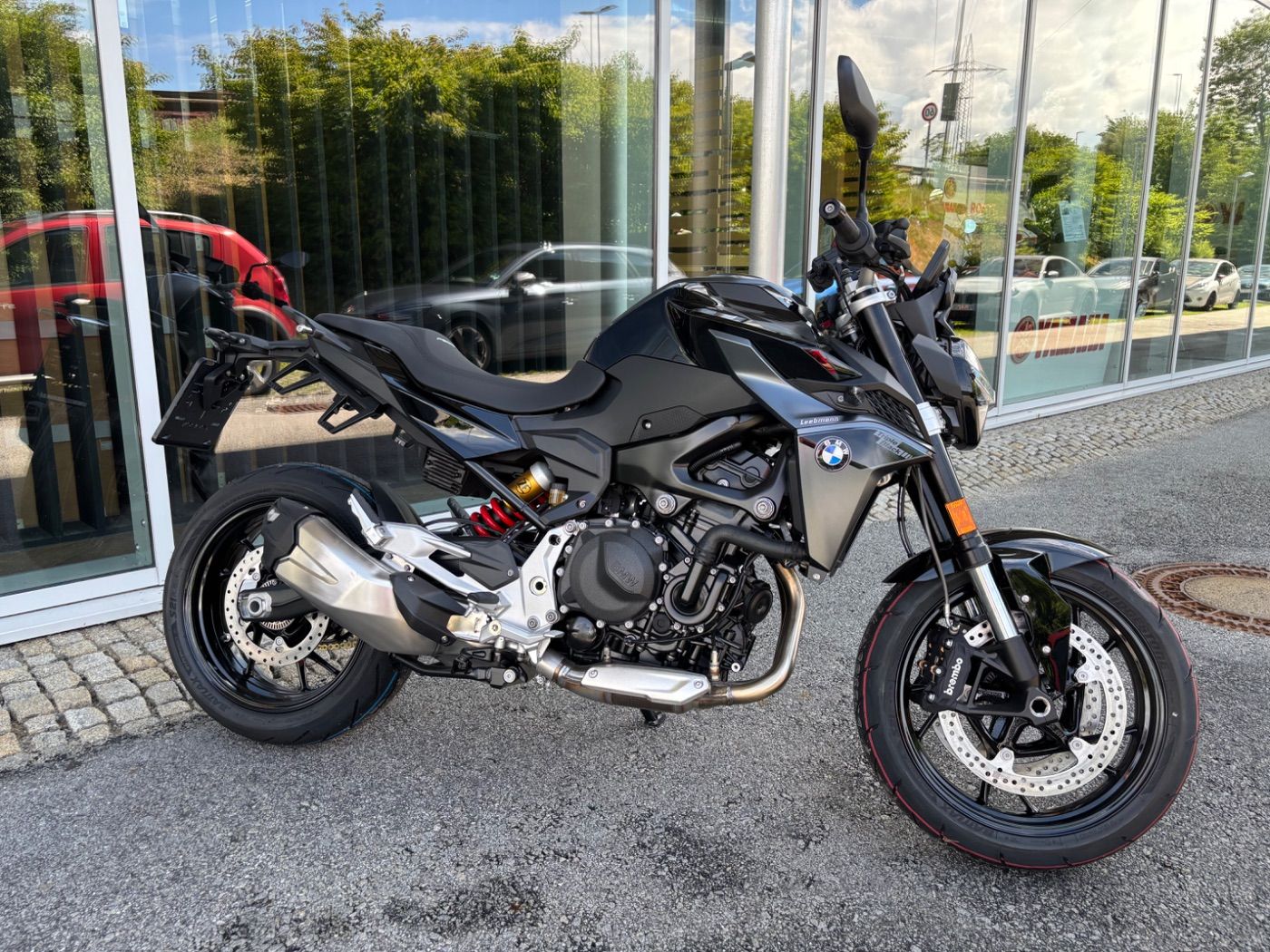 Fahrzeugabbildung BMW F 900 R Triple Black 4 Pakete