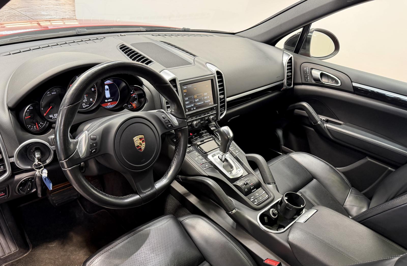 Porsche Cayenne Diesel 3.0 V6 245 ch • Tiptronic 8 • Pano • PASM • Cuir • GPS