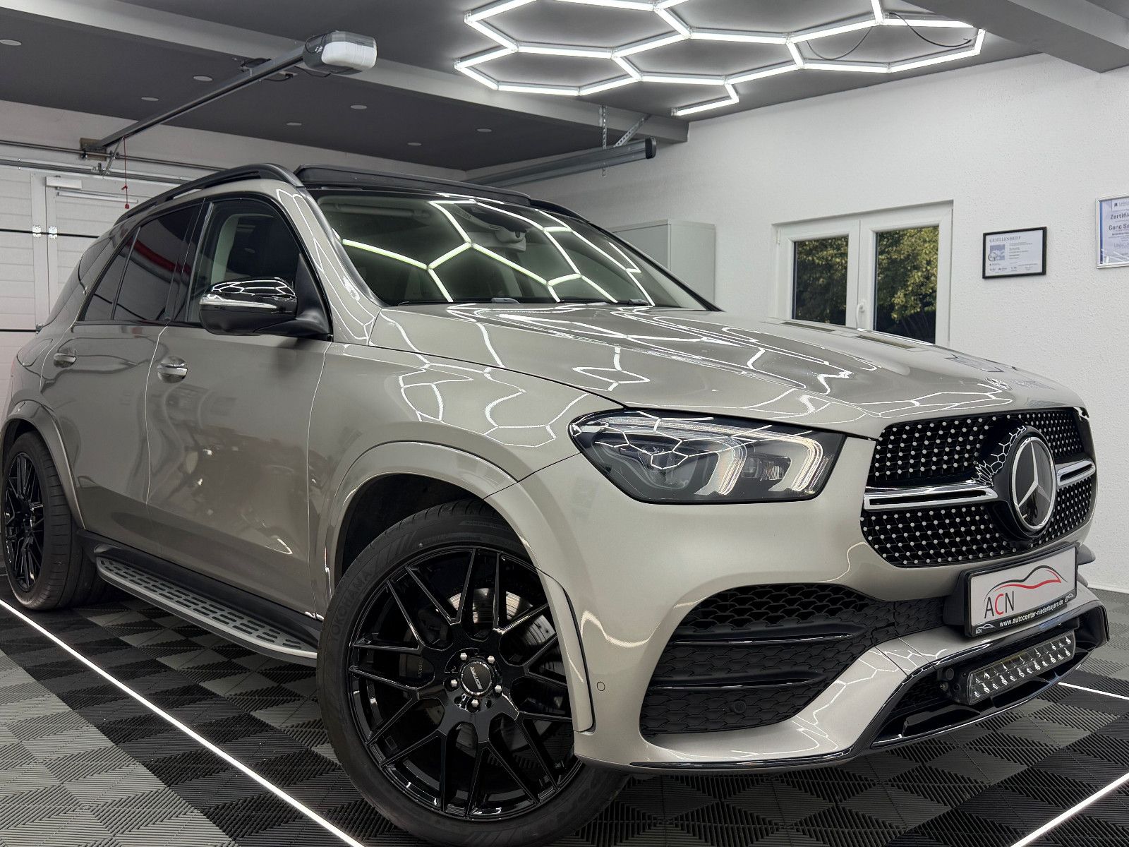 Fahrzeugabbildung Mercedes-Benz GLE 400 d 4Matic AMG-LINE/DISTRONIC+/AHK/7-SITZE