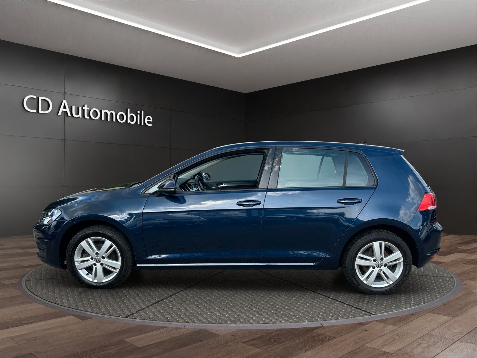 Fahrzeugabbildung Volkswagen Golf VII Lim. Trendline BMTKlimaaut./5Türig/