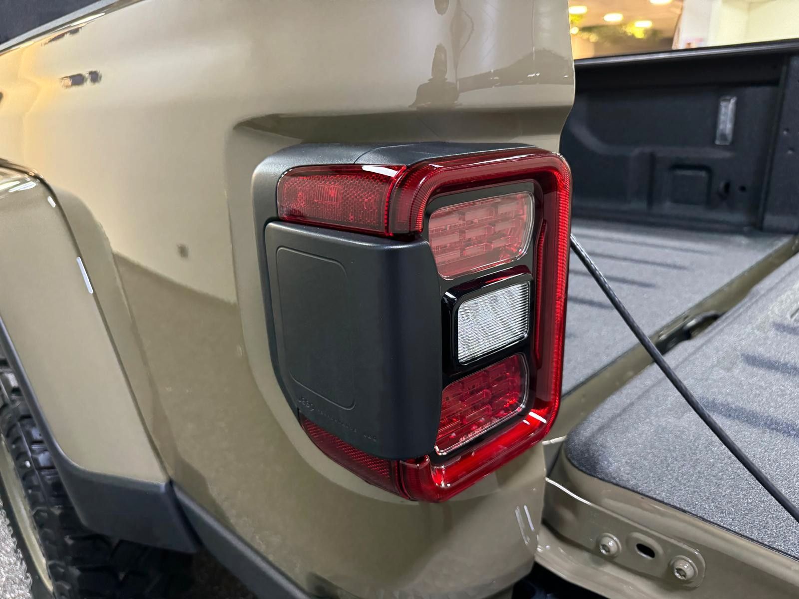 Fahrzeugabbildung Jeep GLADIATOR WILLYS '41 ED. 3.6L-V6 HARDTOP-SOFTTOP