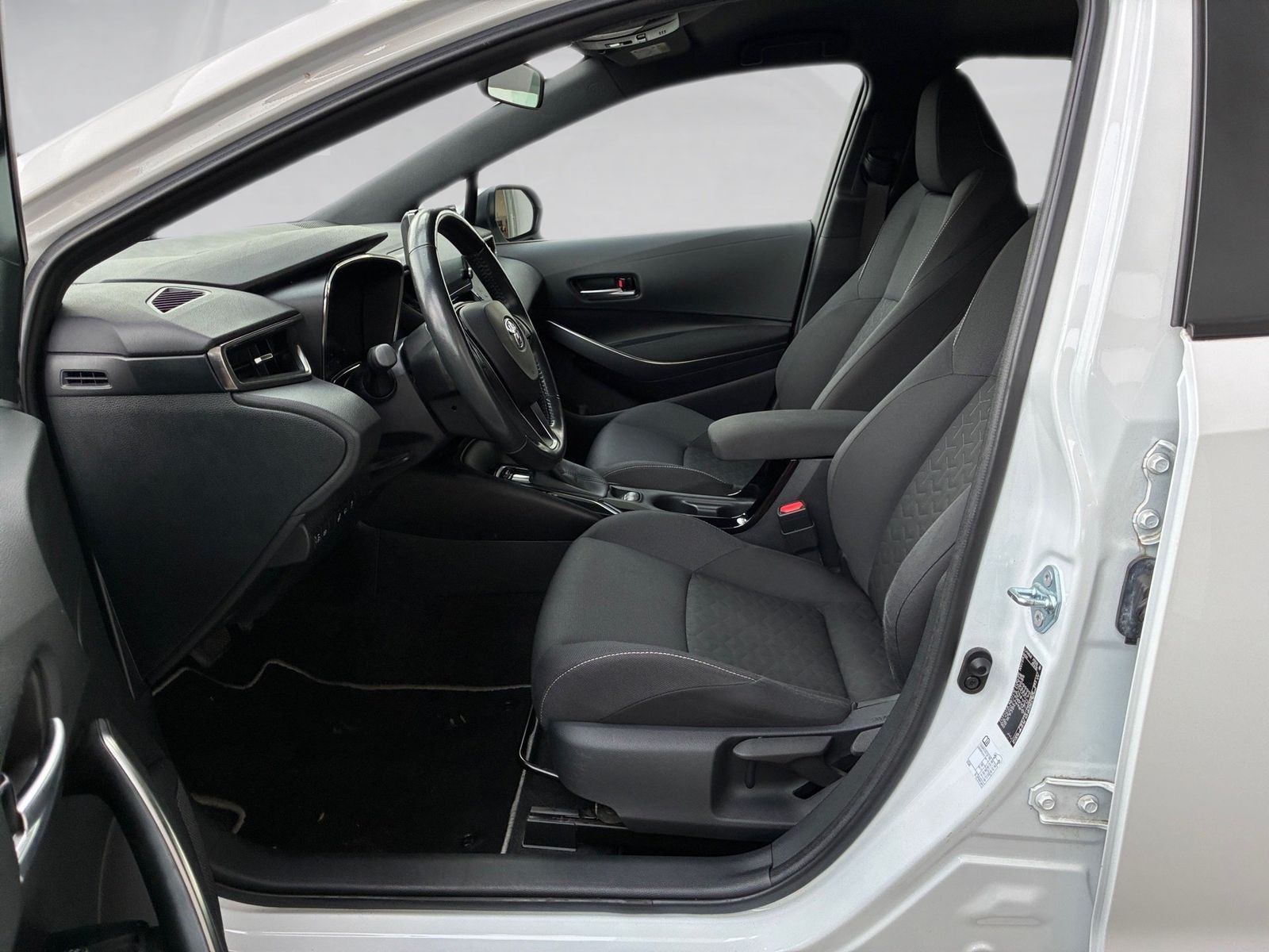 Fahrzeugabbildung Toyota Corolla 1.8 Comfort KAMERA NAVI LED ACC LM