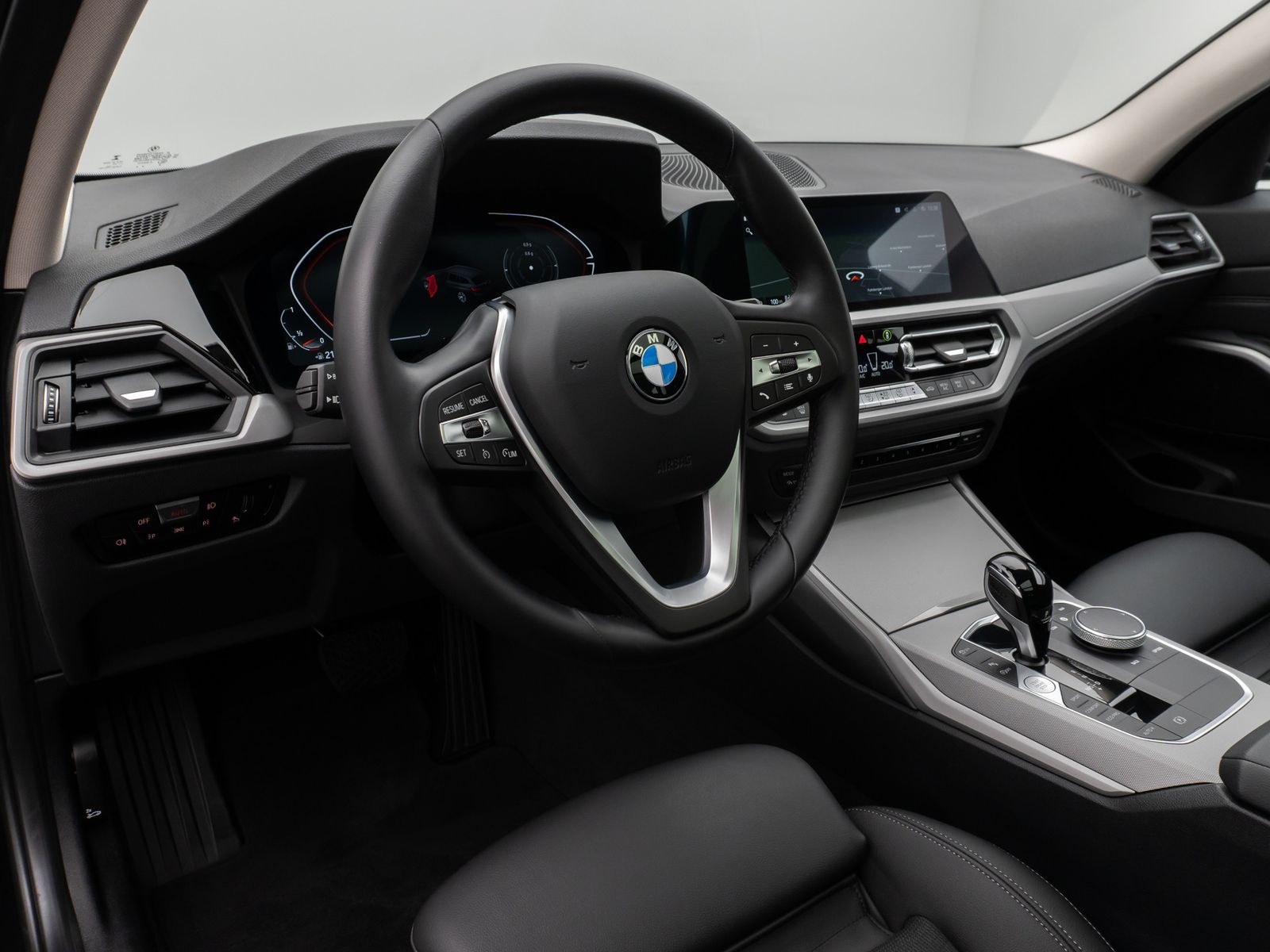 Fahrzeugabbildung BMW 318i GeschwindigReg DAB Alarm Kamera Sportsitz