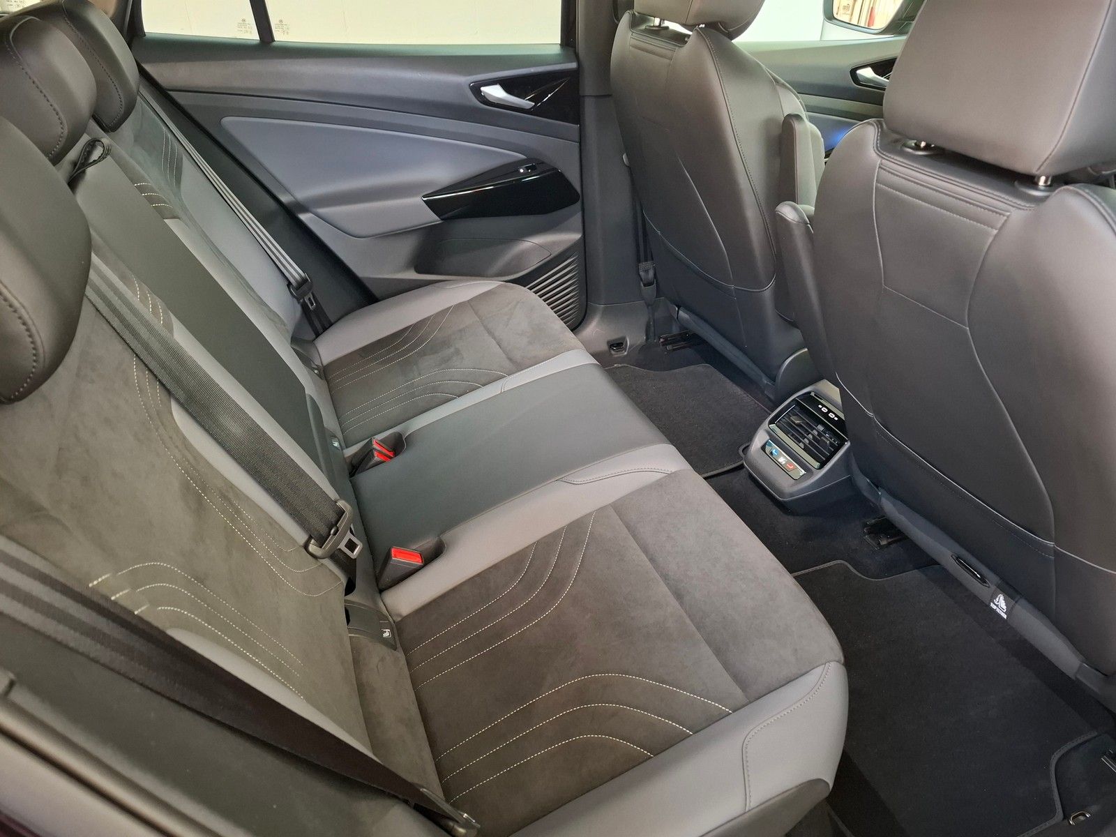 Fahrzeugabbildung Volkswagen ID.4 Pro Performance 150 kW + LED Matrix + Navi+