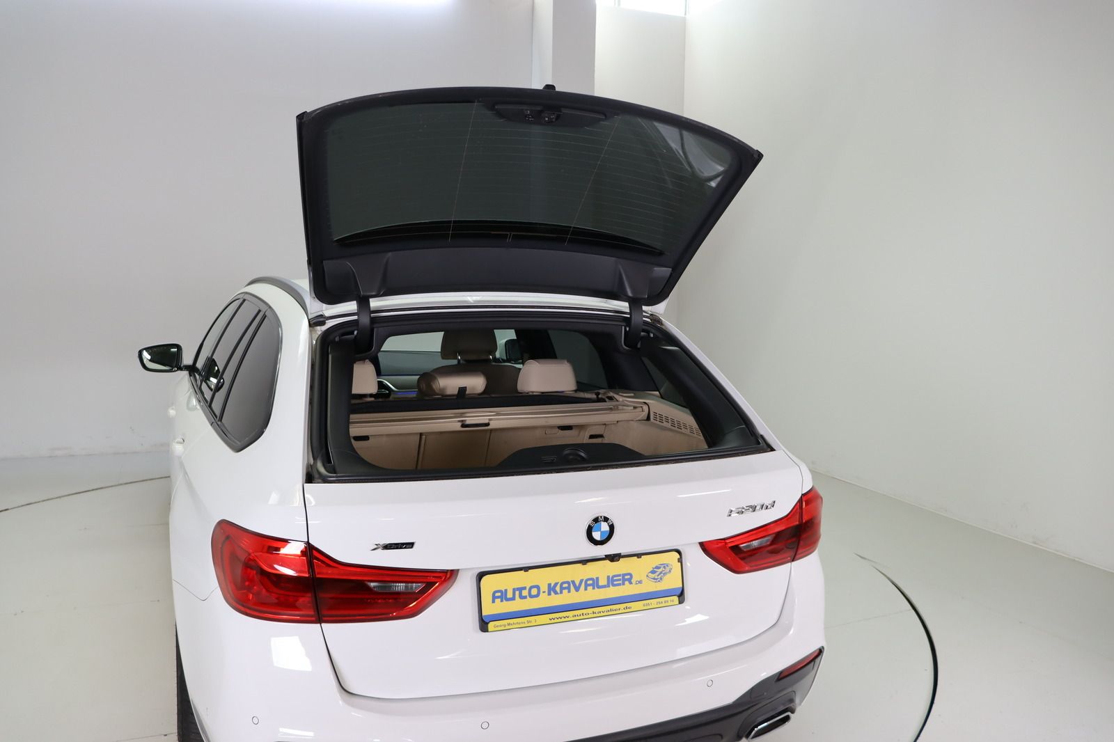 Fahrzeugabbildung BMW 520 d xDrive M Sport HUD * Soft-Close * Massage