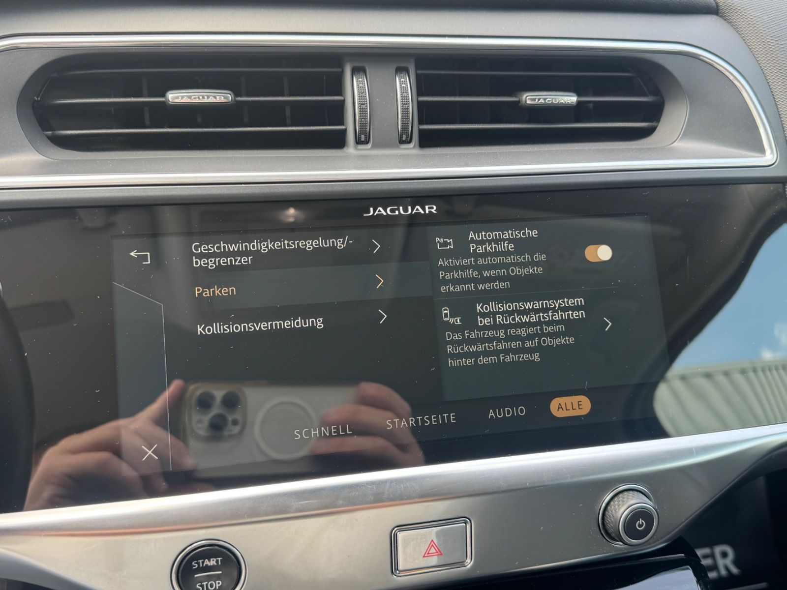 Fahrzeugabbildung Jaguar I-PACE 400 AWD/Black-Pack/CarPlay/MERIDIAN/89,6%