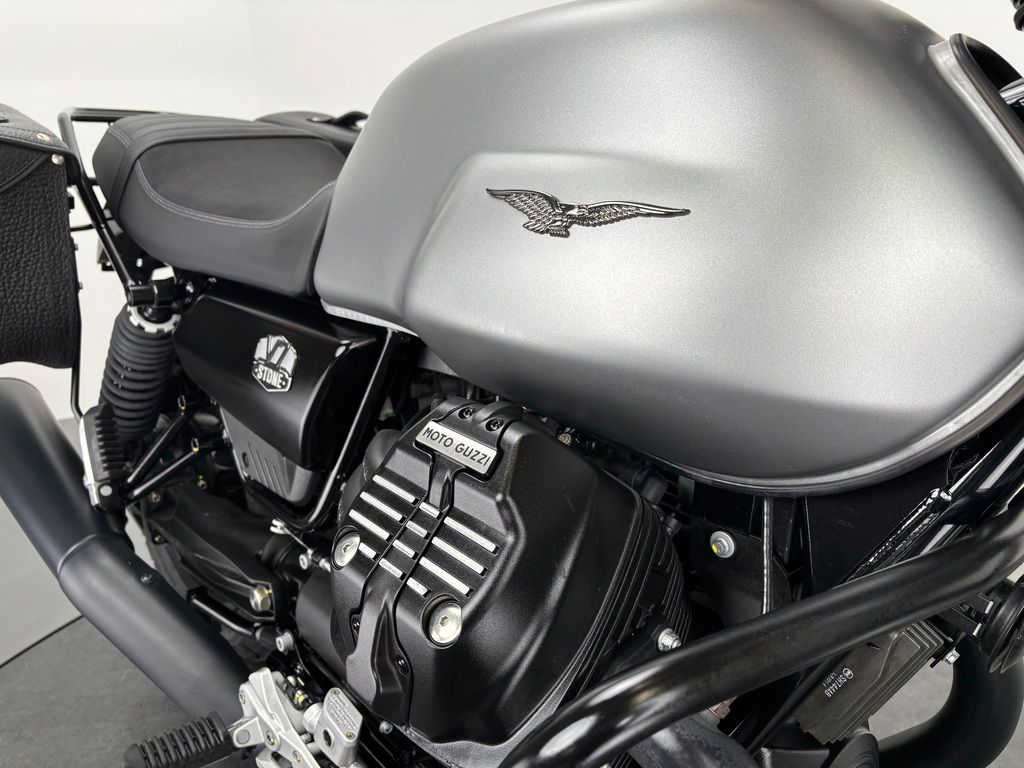 Fahrzeugabbildung Moto Guzzi V7 IV STONE *LEDERTASCHEN *NEUWERTIG