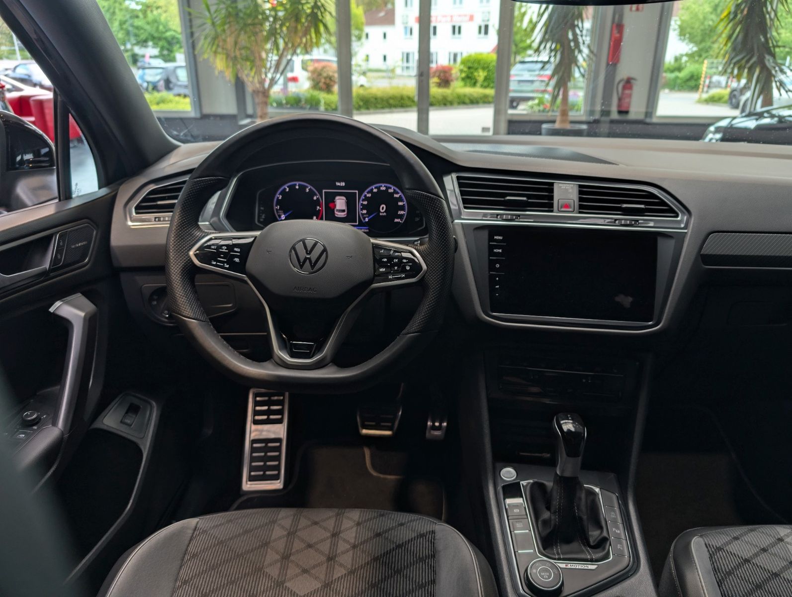Volkswagen Tiguan Allspace 2.0 TSI 4Moti DSG R-Line 7-Sitz foto 7