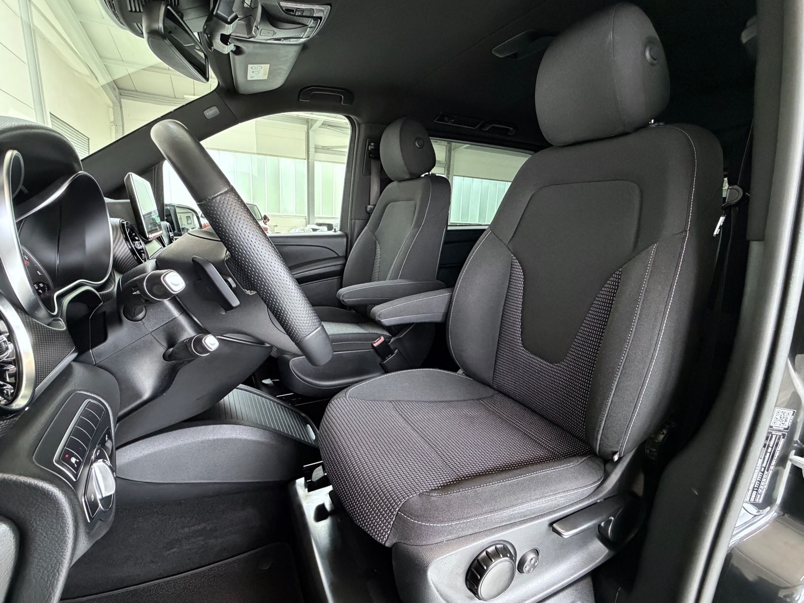 Mercedes-Benz V250d lang AMG-Line MBUX Kamera LED Night foto 25