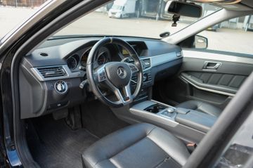 Mercedes E 220 - 12