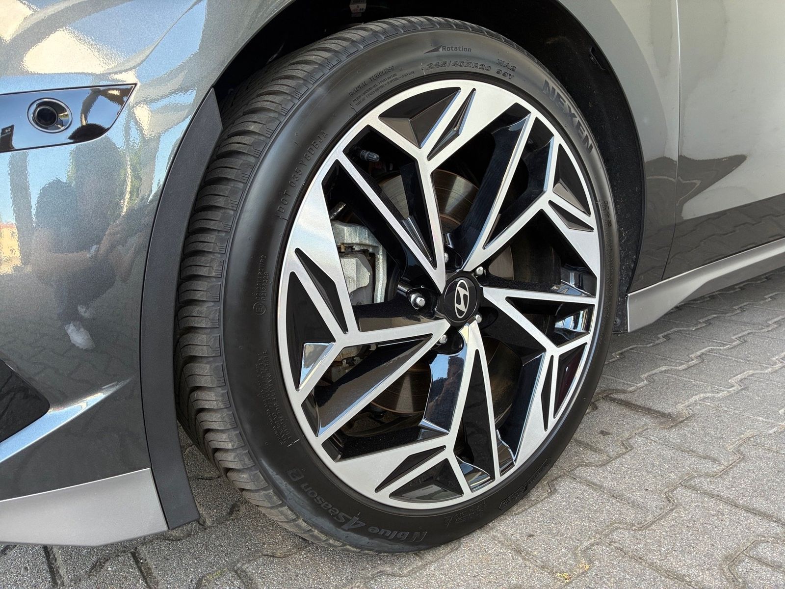 Fahrzeugabbildung Hyundai Ioniq 6 Elektro 77 Uniq 360,HUD,Kamera,LED,Navi
