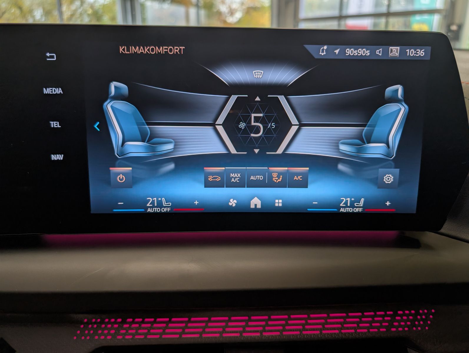 Fahrzeugabbildung BMW 118 d M-Sport Premium Shadow Cam Pano Alcan 18"