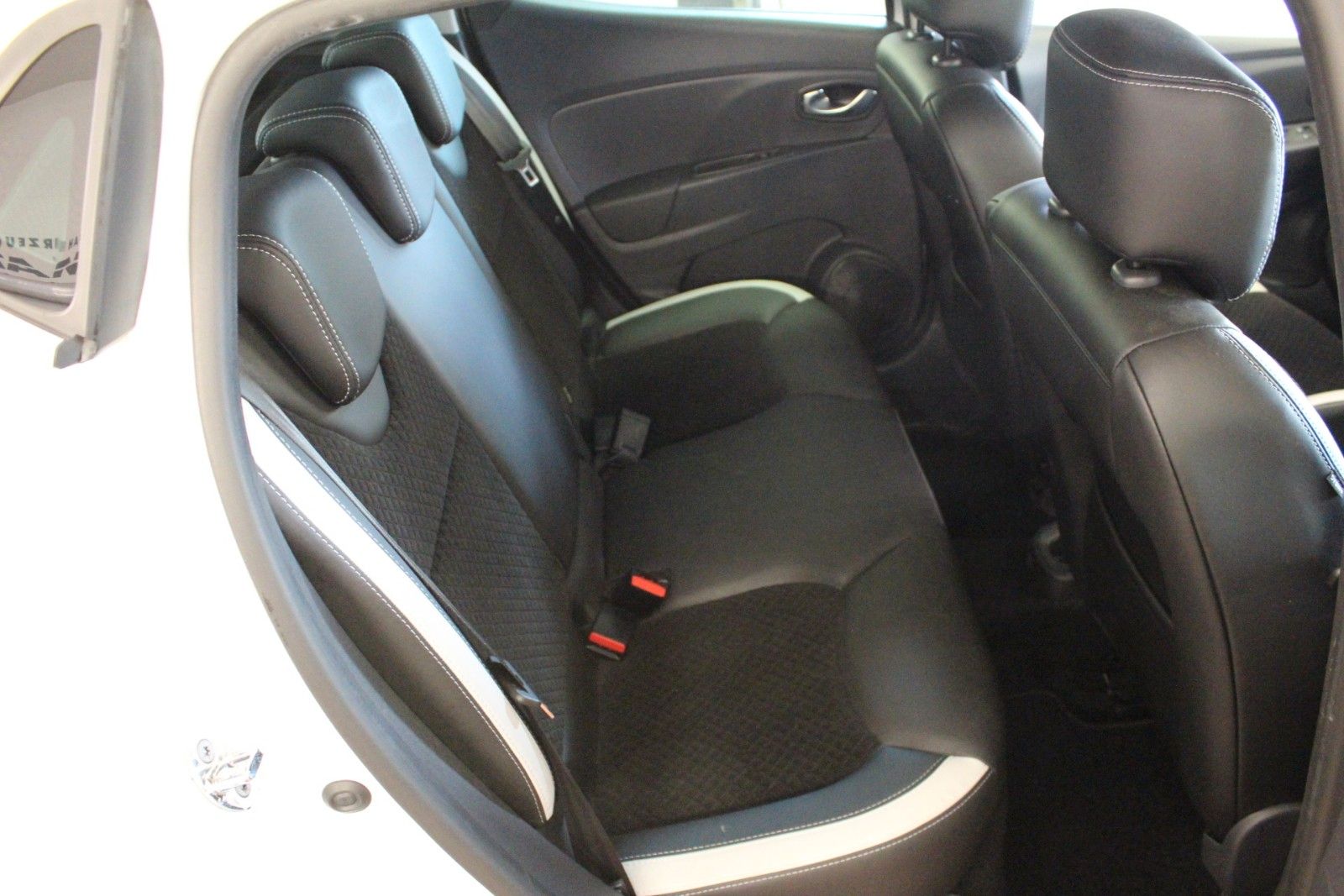 Fahrzeugabbildung Renault Clio TCe 90 IBose Edition *Navi*Klima*PDC*