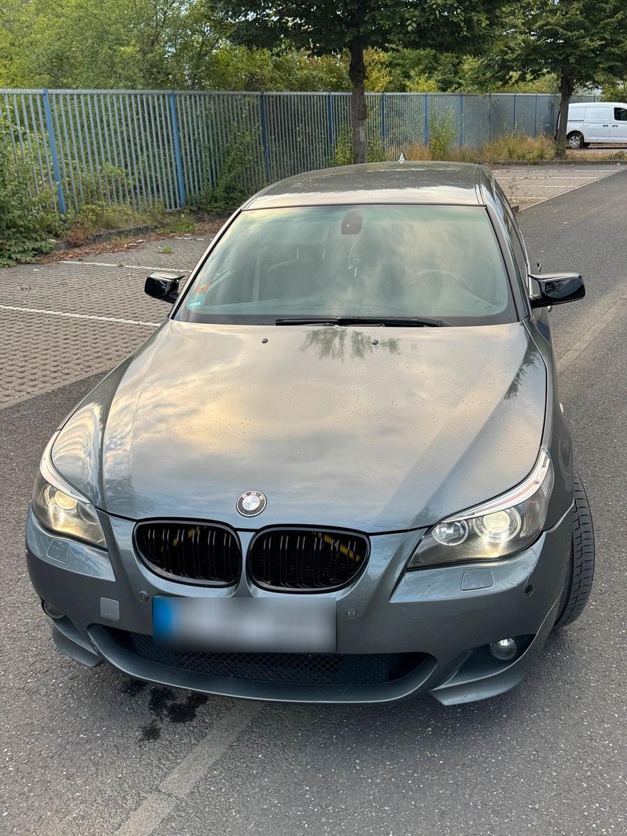 BMW 330, 2004