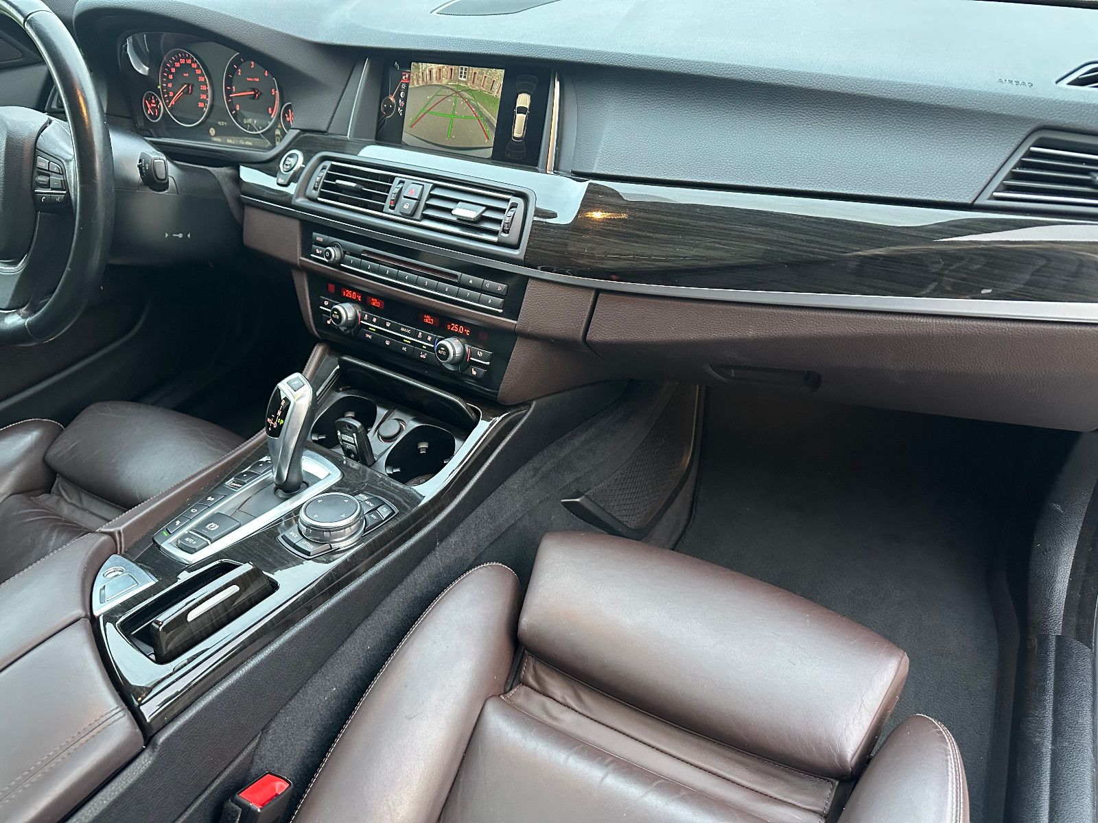 Fahrzeugabbildung BMW 530d xDRIVE TOURING LUXURY LINE*MOD.2015+PANO.*