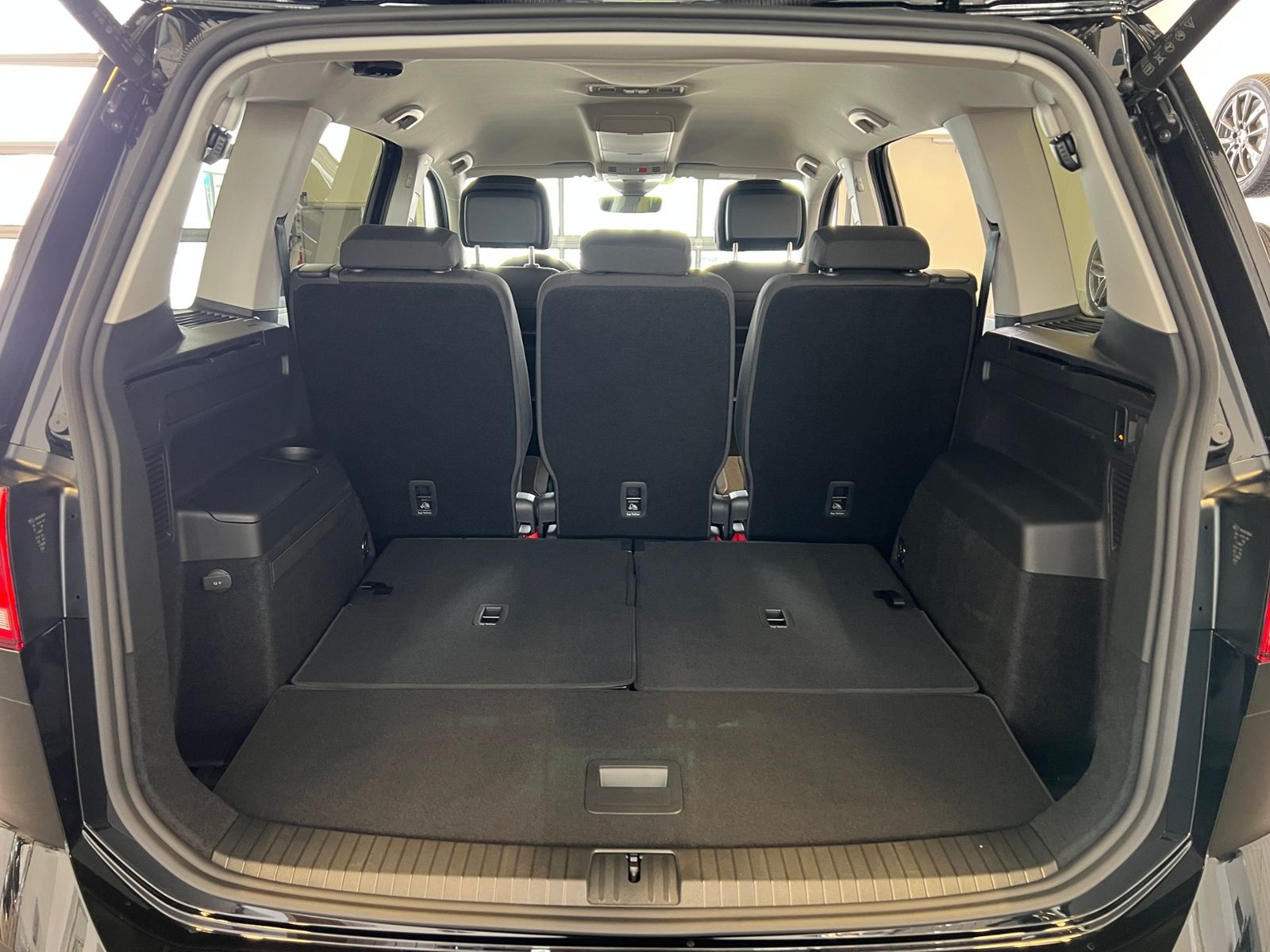 Fahrzeugabbildung Volkswagen Touran Comfortline 1.5 TSI DSG *AHK, LED, 7Sitze