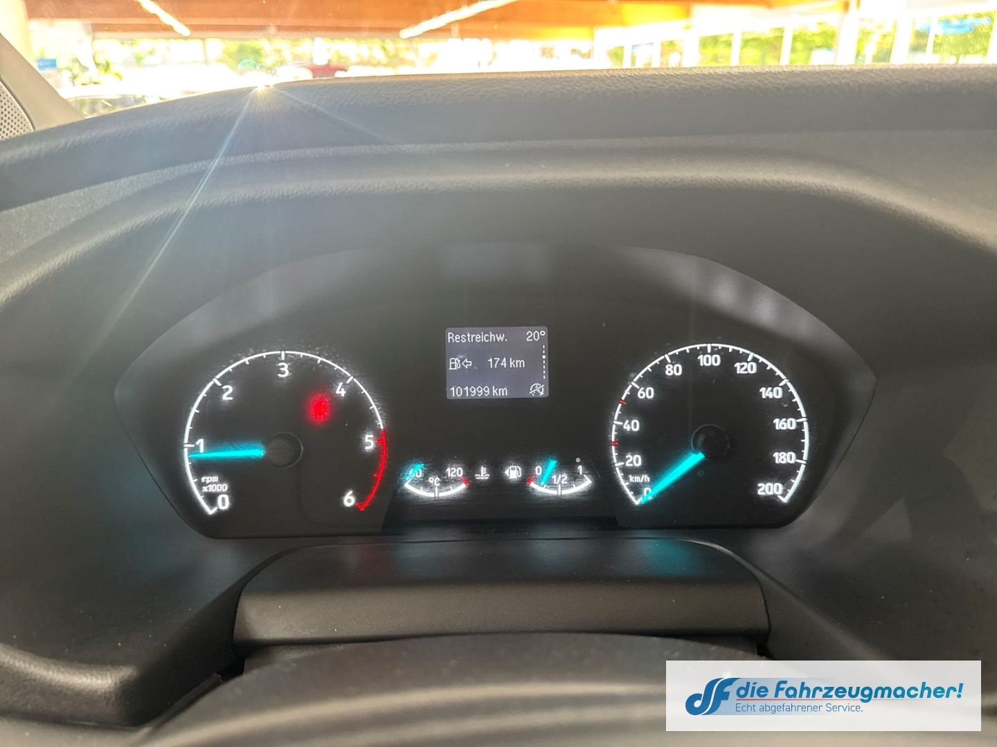 Fahrzeugabbildung Ford Transit Custom Kasten 320 L2 Trend 2.0 TDCi EU6d