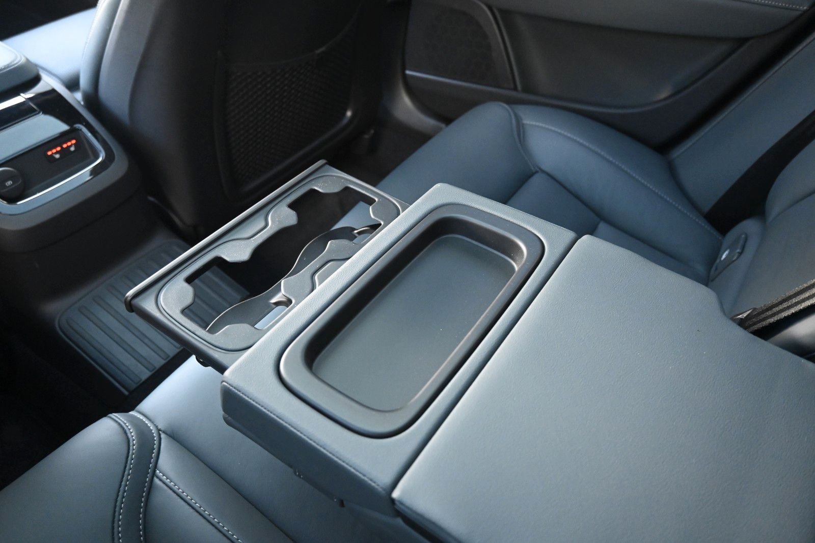 Fahrzeugabbildung Volvo V90 T8 AWD Recharge Inscription*PANO*360*H&K*HUD