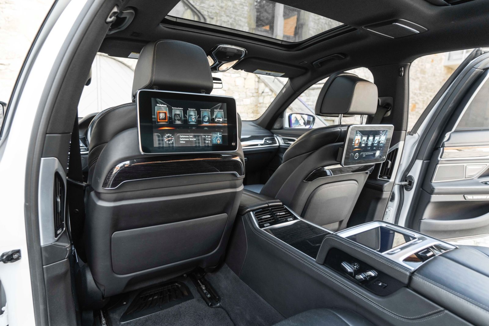 Fahrzeugabbildung BMW 750Li xDrive M SKY LUX LOUNGE HUD H&K TV ACC 360