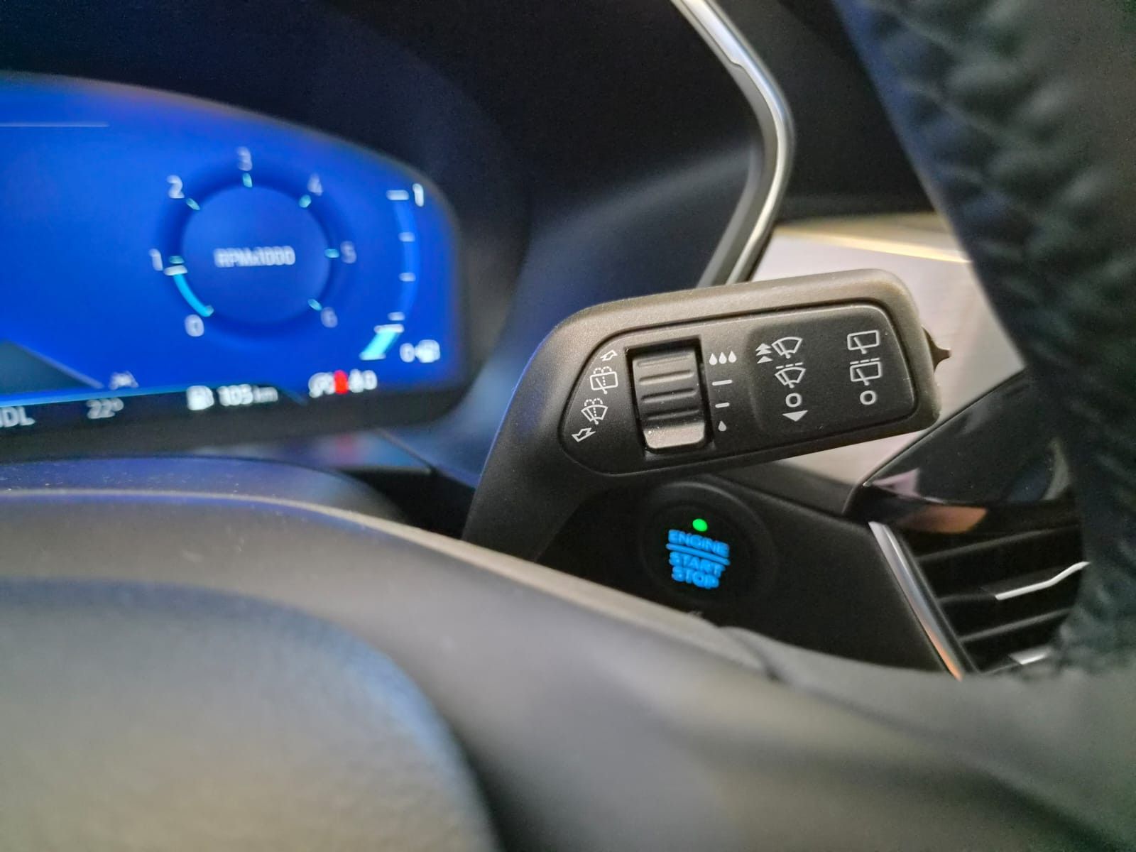 Fahrzeugabbildung Ford Kuga Titanium X / AUTOMATIK / GARANTIE / LED