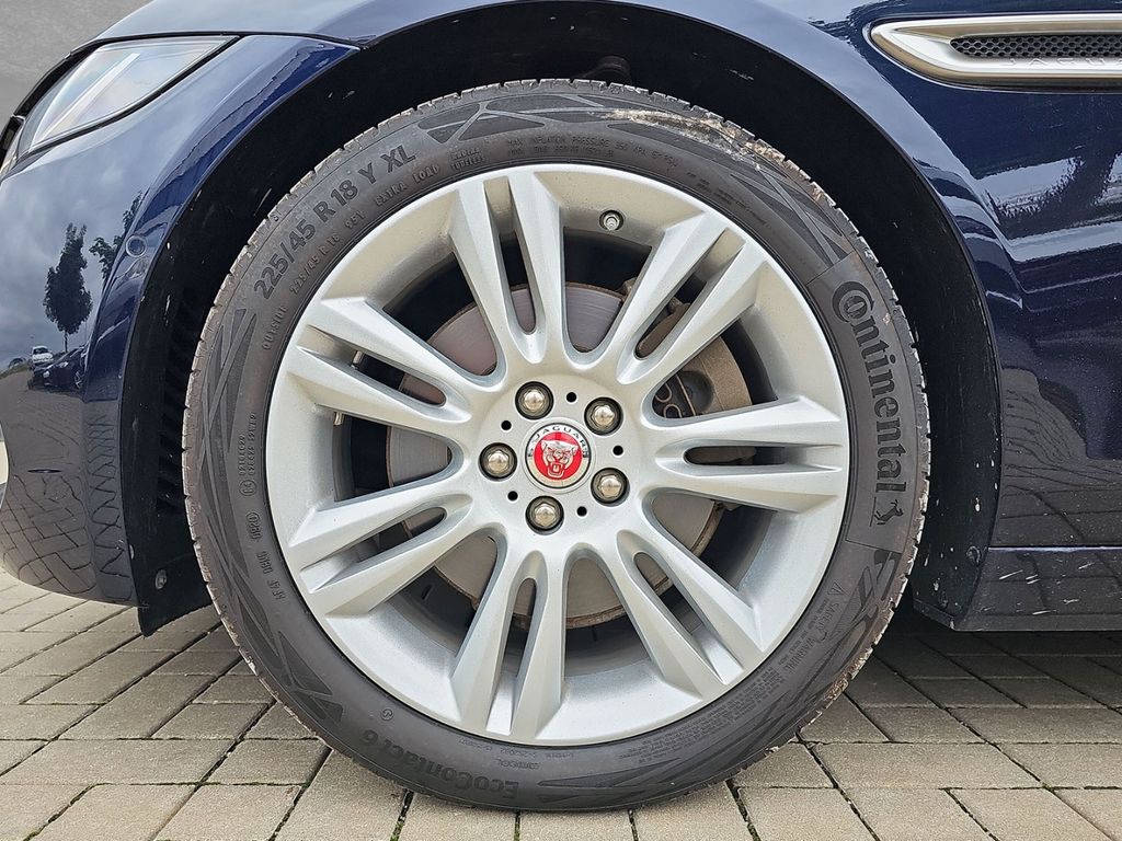 Jaguar XE P250 SE