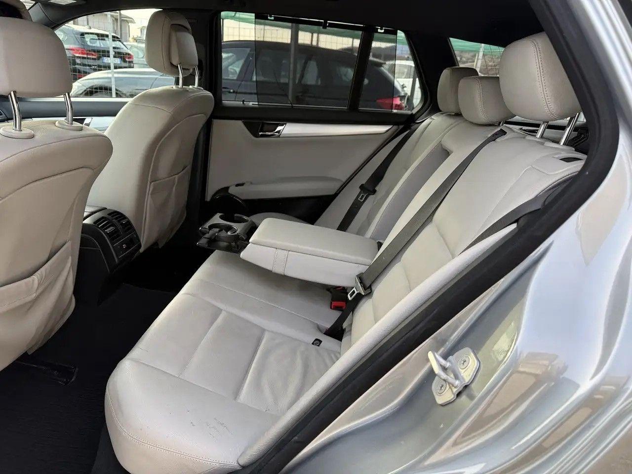 Mercedes-Benz C350 2008 — photo 8
