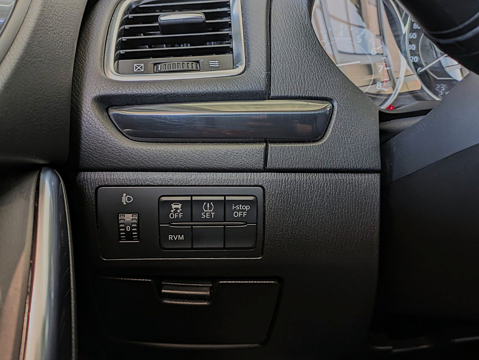 Fahrzeugabbildung Mazda 6 Kombi Center-Line KLIMAAUT SITZHEIZG NAVI 19''