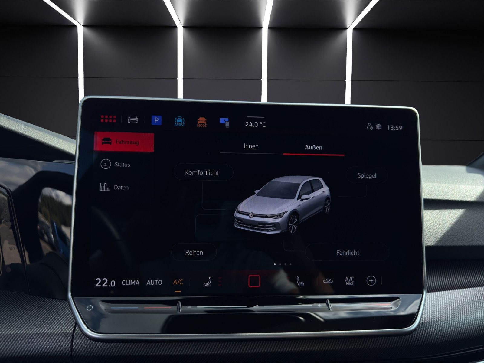 Fahrzeugabbildung Volkswagen Golf VIII R-Line/ACC/Navi/Ambiente/Apple CarPlay