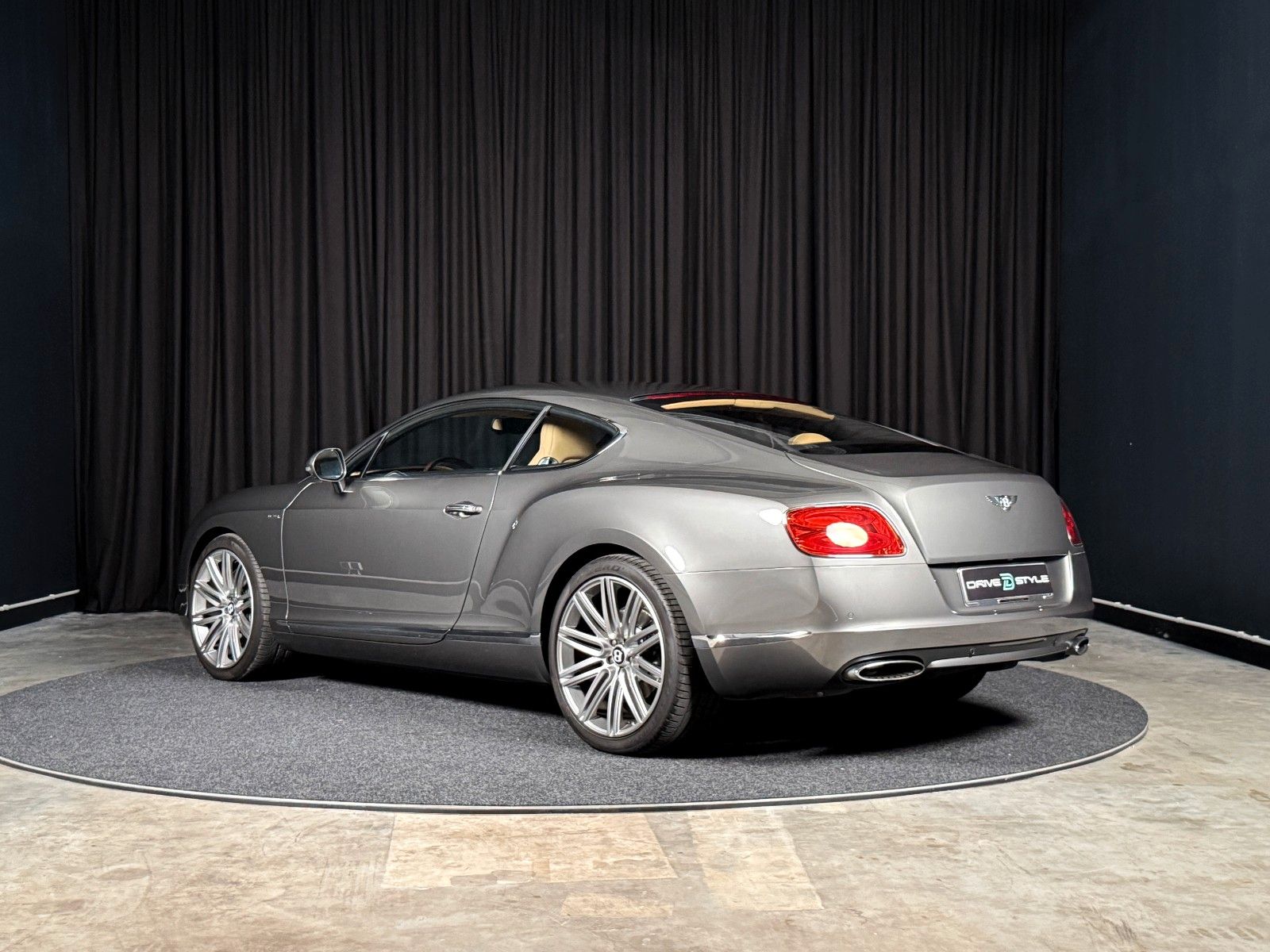 Fahrzeugabbildung Bentley Continental GT 6.0 W12 Speed 4WD Automatik