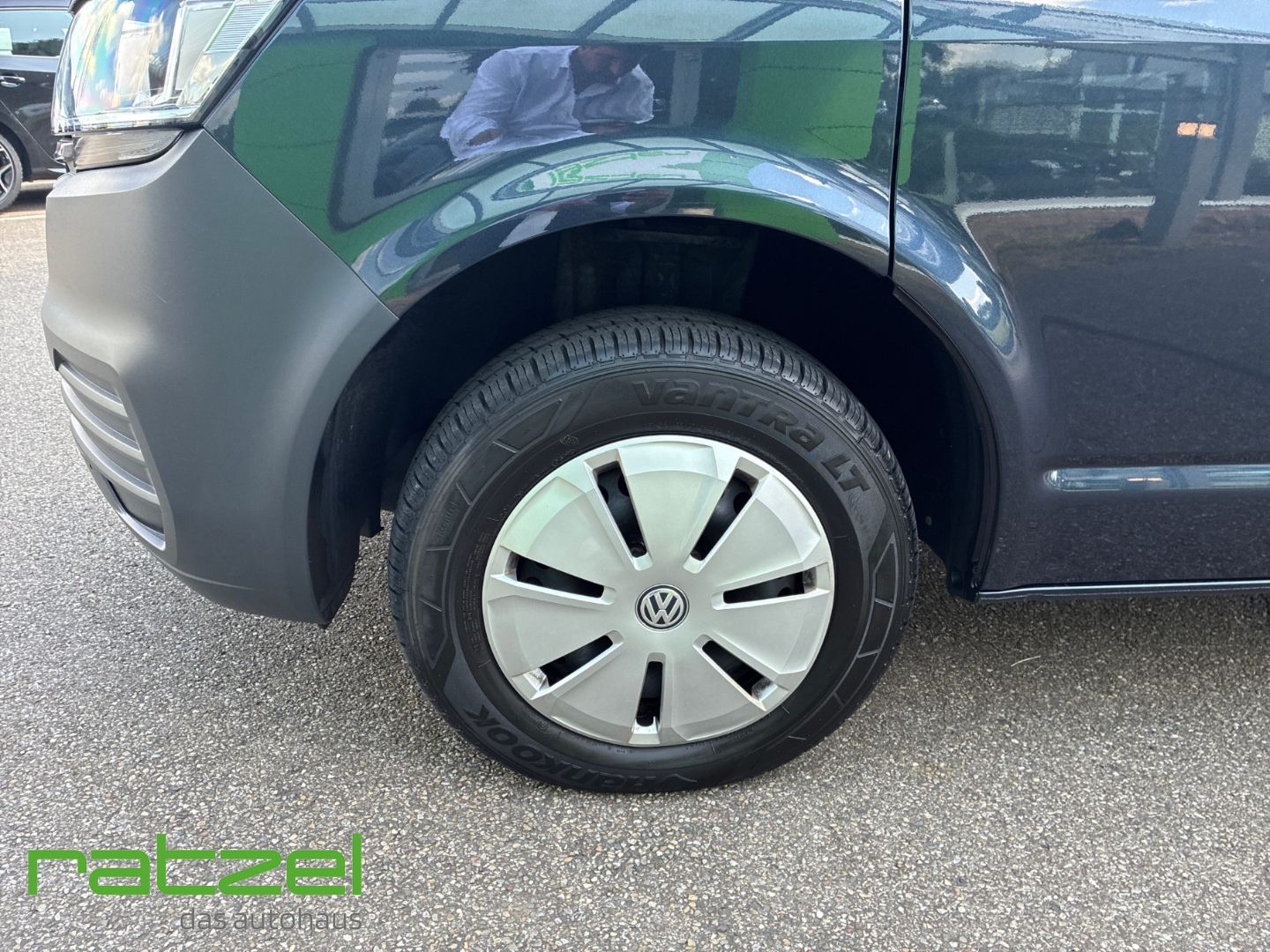 Fahrzeugabbildung Volkswagen T6.1 Kombi LR 2.0 TDI AHK Navi Apple CarPlay And