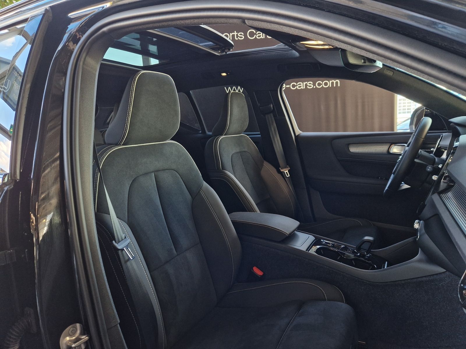 Fahrzeugabbildung Volvo XC40 Ultra Dark PANO KLIMA ALU AHK NAVI