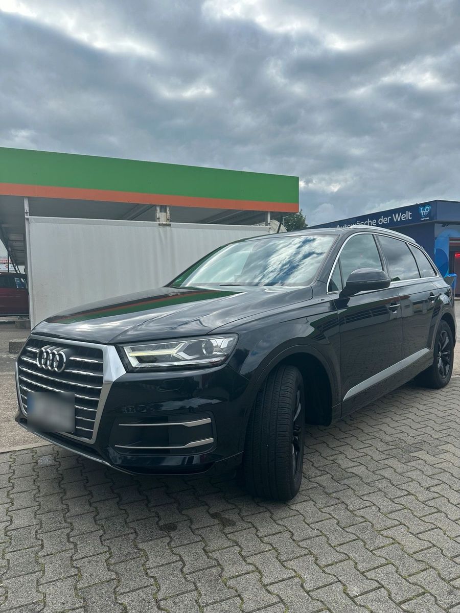 AUDI Audi Q7  7 Sitze